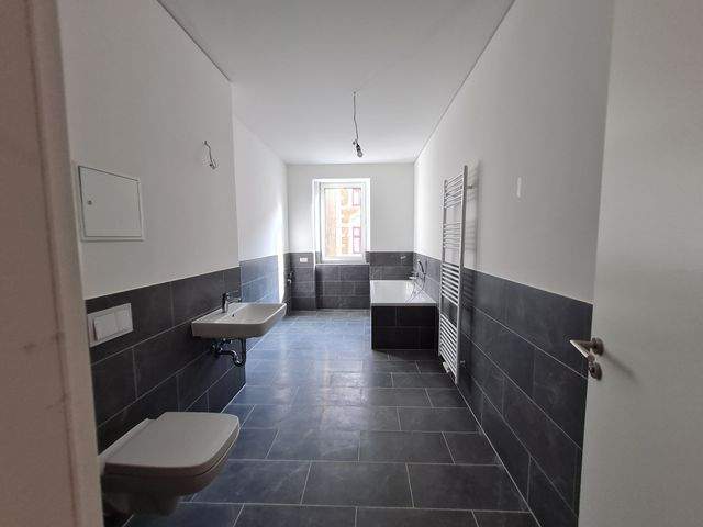 Schicke 3-Zimmerwohnung mit Parkett, Balkon, Einbauküche u. guter Energieeffizienz - Foto 3
