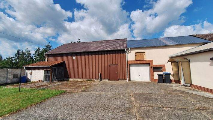 straßenseitige Ansicht - Scheune, Garage 3705.jpg