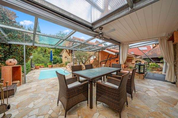 Großer überdachter Freisitz