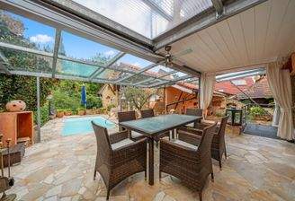 Großer überdachter Freisitz