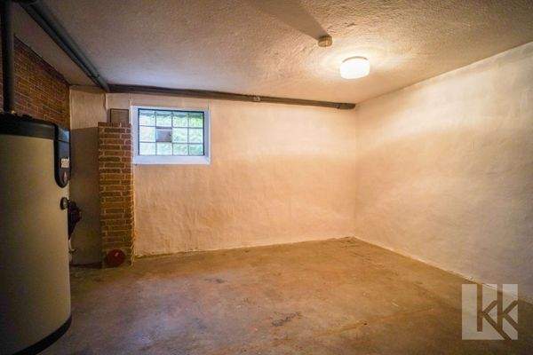 Praktischer Vollkeller mit...