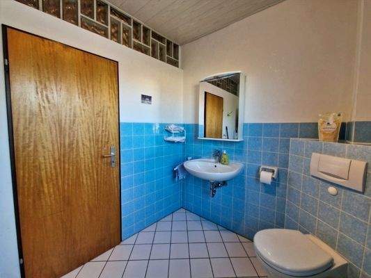 1.OG: Gäste-WC mit Hauswirtschaft