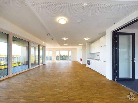 CAM02666G0-PR0034-STILL031