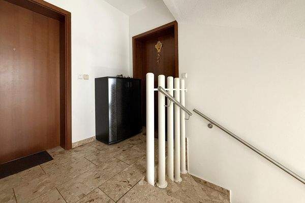 Hausflur mit Wohnungseingang