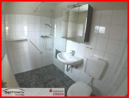 Tageslichtbadezimmer mit Dusche