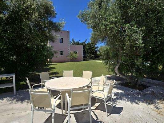 Traditionelle Steinvilla bei Plevriana auf Kreta m