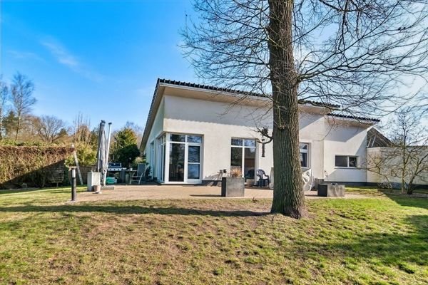weitere Perspektive zur Gartenseite
