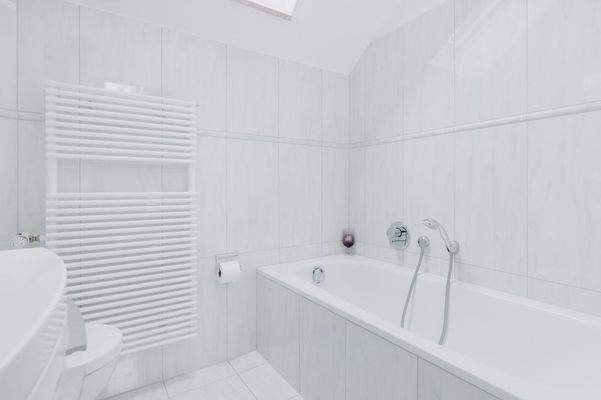 Wannenbad mit Fenster