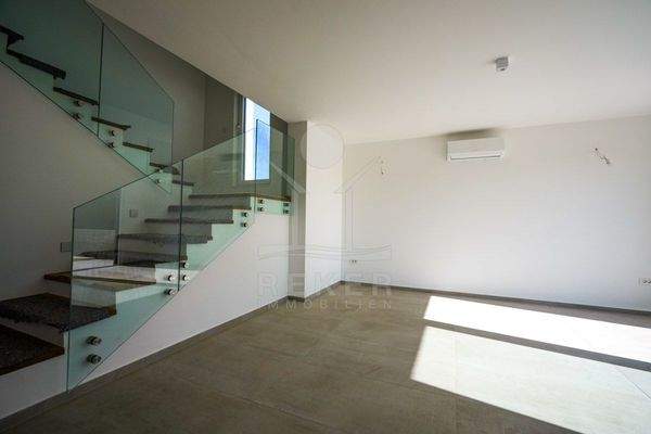 Interne Treppe führt ins Obergeschoss 