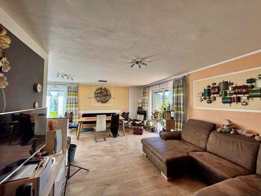 Wohn-/Esszimmer aus Blickrichtung Arbeitszimmer