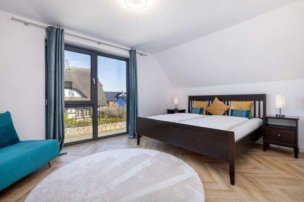 13. Helles Masterschlafzimmer zur Ostseite 