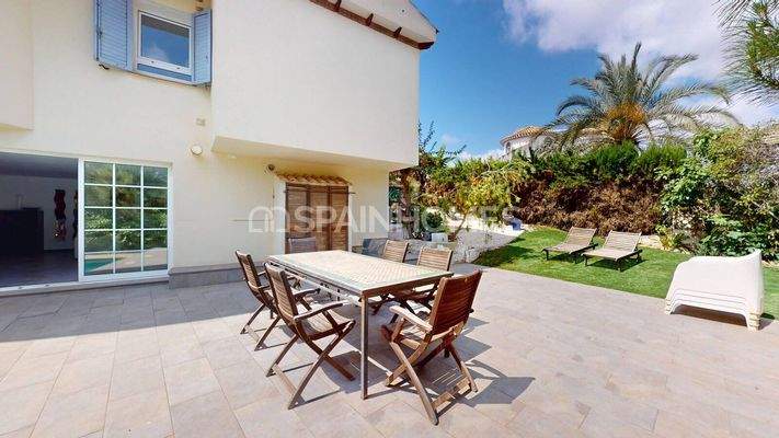 5 Bedroom House with Garden and Jacuzzi in Orihuela Costa