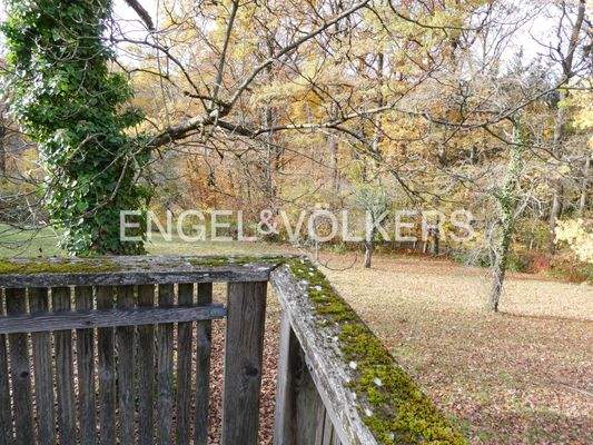 Freisitz mit Blick zum Garten