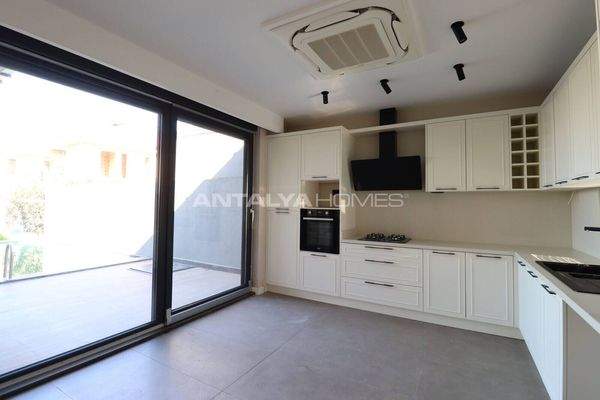 4-Bedroom Property with Pool and Garden in Döşemealtı Antalya