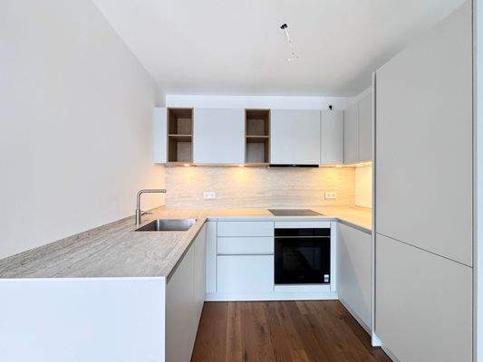 Moderne helle Küche