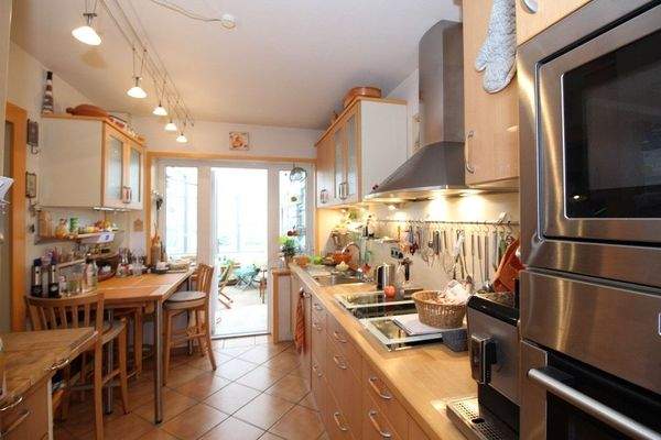 Küche mit Zugang zum Wintergarten 