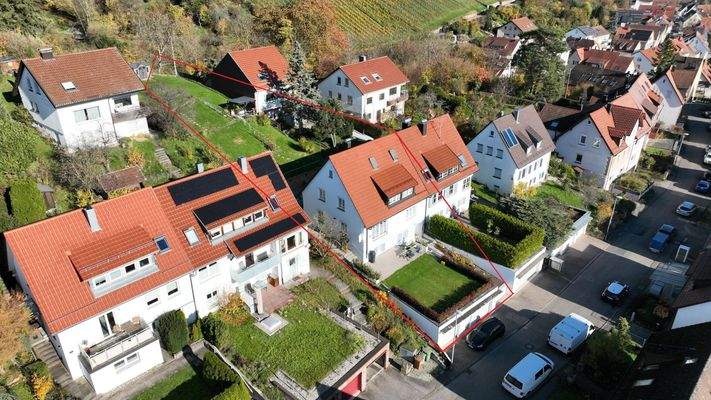Doppelgarage, Terrasse, Haus und Garten