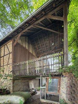 Einfahrt auf der Rückseite