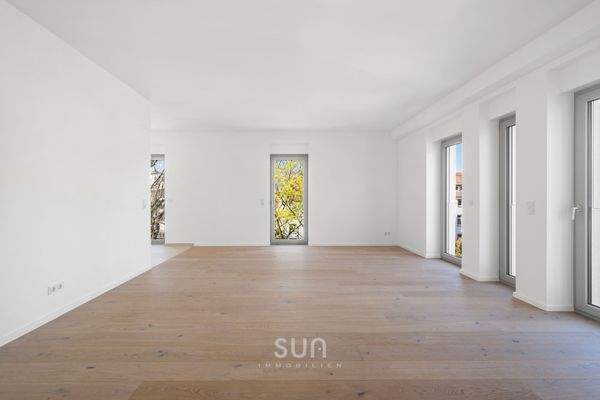 Lichtdurchflutetes Wohn-/Esszimmer (1/2)