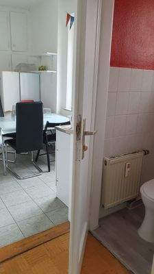 sperates WC (hinten Küche)