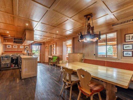 Thekenbereich vor dem Gastraum