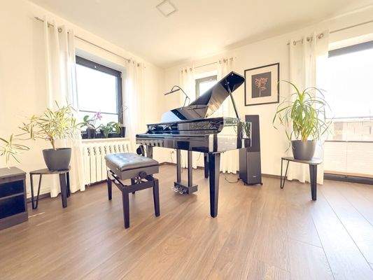 Groß und mit viel Tageslicht