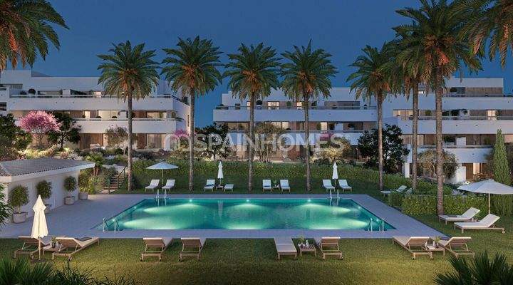 Newly-Built Apartments in a Complex with Pool in Estepona