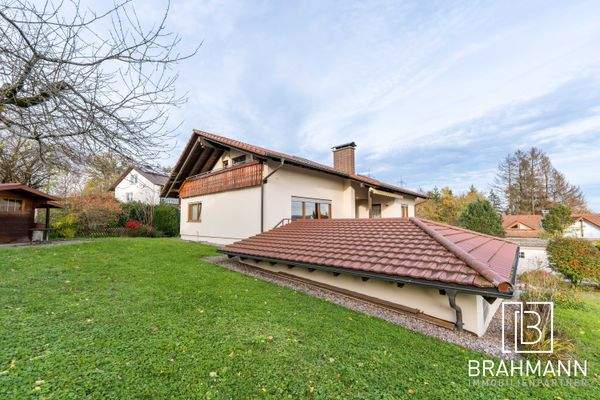 Außenansicht auf die Doppelgarage