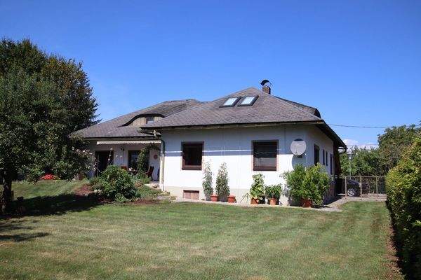 270m² gepflegter Bungalow (Zweifamilienwohnhaus) mit ausgebautem Dachgeschoss und 1.318m² Grund in Viktring in TOPLAGE