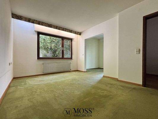 grosse Schlafzimmer mit Ankleide und Ausgang zum Balkon, 20.2 m2