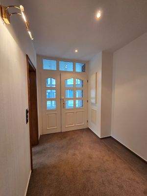 Flur und Eingangstür