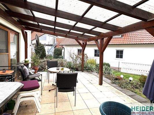 1747 überdachte Terrasse