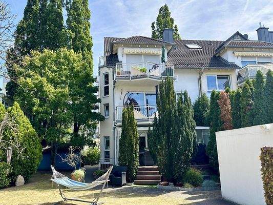 Vorderansicht mit Garten