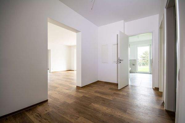 offene Diele mit ausreichend Platz für die Garderobe