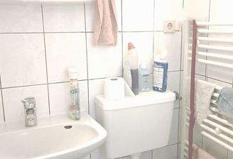 Handtuch-Heizkörper.Detail.Badezimmer.Bsp.