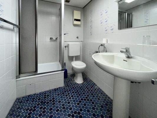 Bad mit Dusche 2. OG