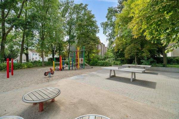 Angrenzender Spielplatz