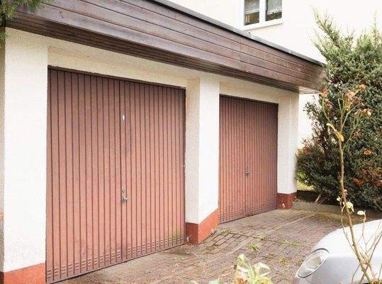 Zwei Garagen am Haus inkl.