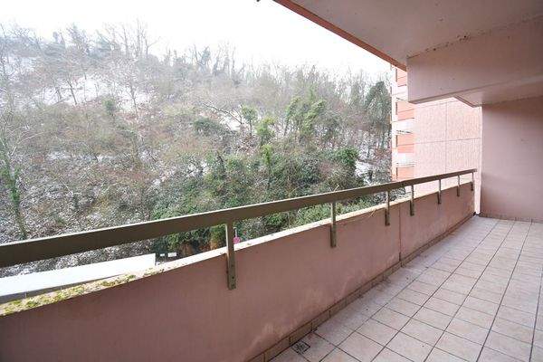 XXL Südbalkon mit Blick in die Natur.jpg