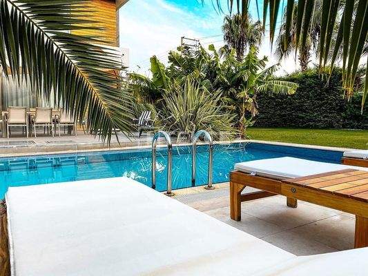 Detached Villa with Pool in Çeşme İzmir Close to Ilıca Beach