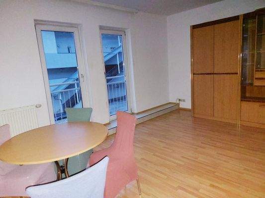 Wohnraum mit Esstisch