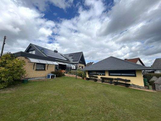 1.482 qm Grundst.  (Photovoltaik auf Dach 9,98 kWp)