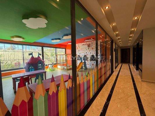 Furnished Sea-View Penthouse in a Complex with Pool in Alanya