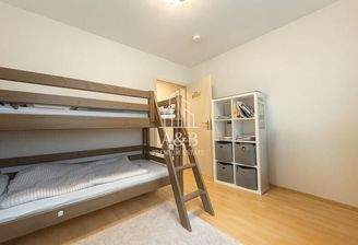 Kinderzimmer/ Büro