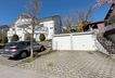 Garage und Stellplatz