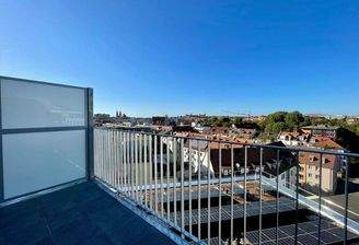 Balkon mit Burgblick