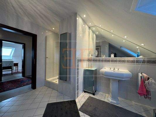 Duschbadezimmer im Obergeschoss