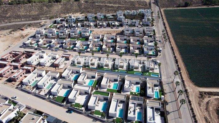 Stylish Mediterranean Houses with Golf and Nature Views in Algorfa