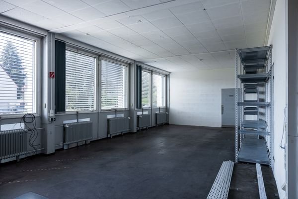Große Arbeits-/Lagerfläche (südseite) - EG