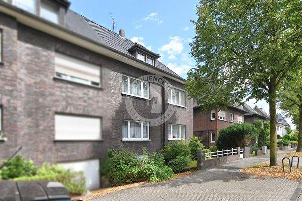 Die seitliche Frontansicht